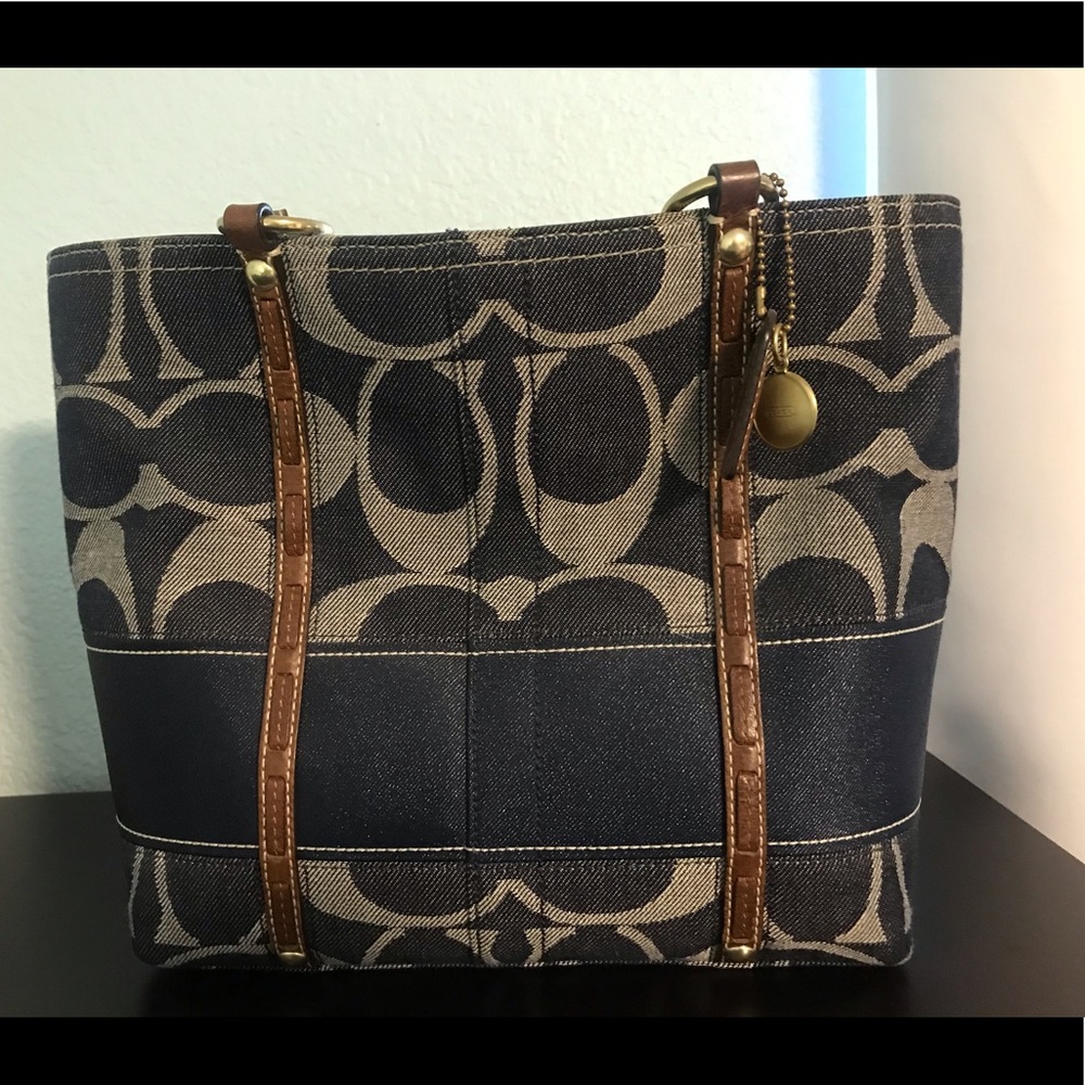 Coach purse (lightly used)